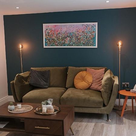 Apartment At 68 Saintfield Екстериор снимка